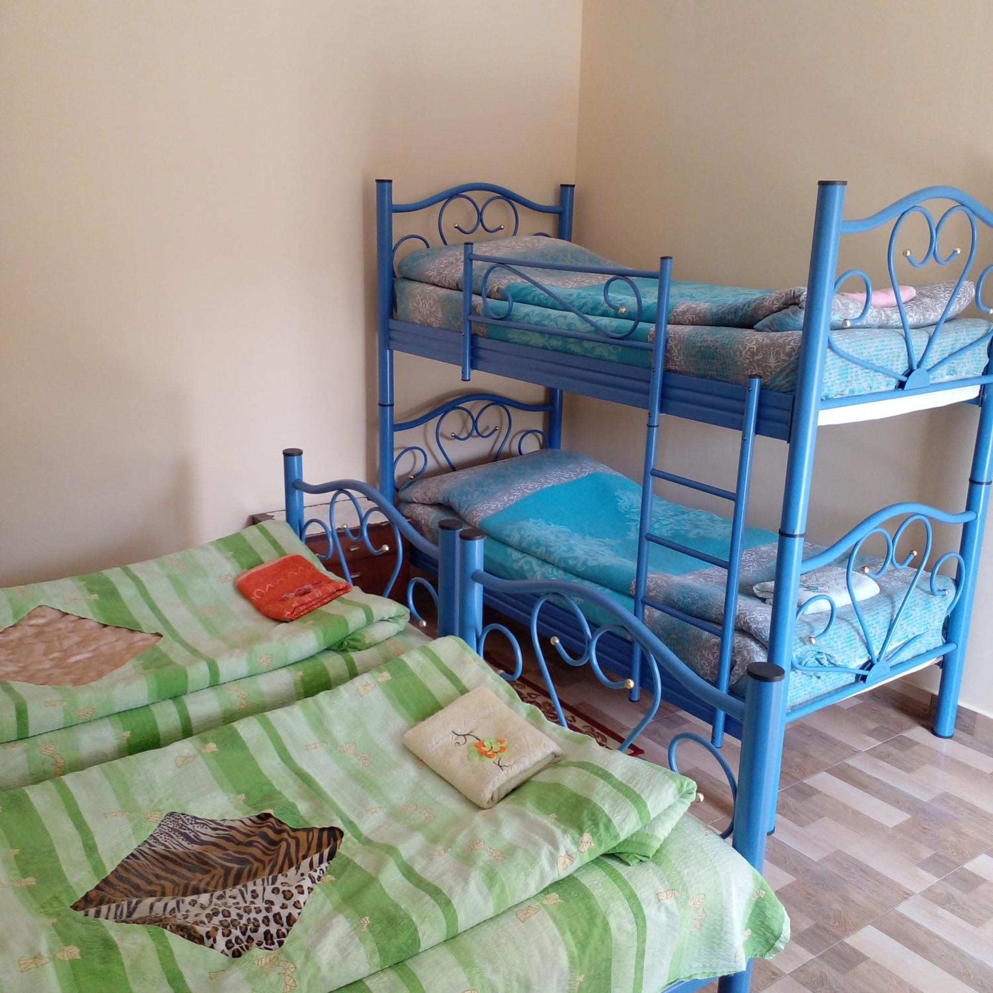 Giorgi'S Homestay クタイシ エクステリア 写真