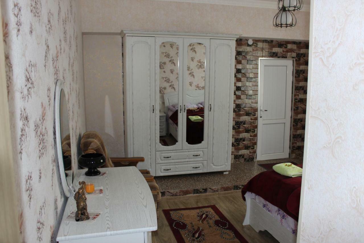 Giorgi'S Homestay クタイシ エクステリア 写真