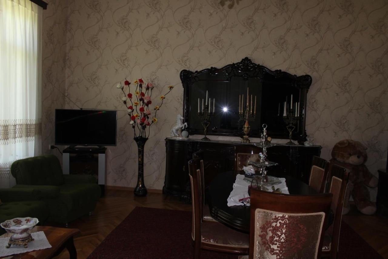 Giorgi'S Homestay クタイシ エクステリア 写真